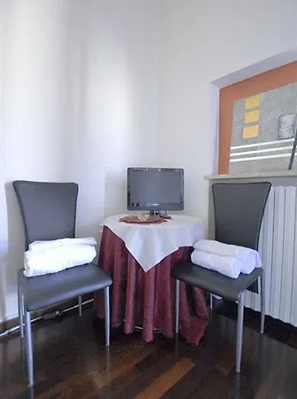 לינה וארוחת בוקר La Boheme *